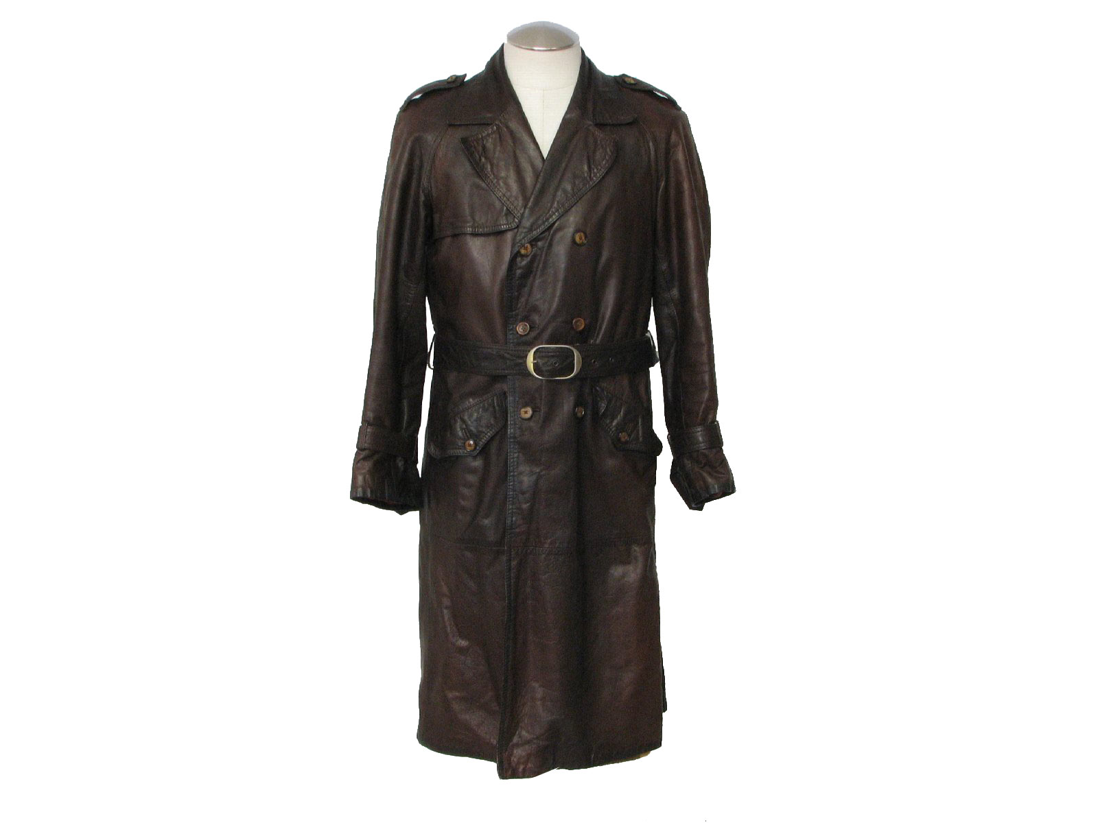 Manufacturers Today, the Crombie coat remains a British style icon, worn by statesmen, royalty, and celebrated gentlemen everywhere. Offering extraordinary comfort, warmth, and durability, the highest quality cloth and peerless tailoring continue to distinguish every one of our men’s coats, topcoats and overcoats.