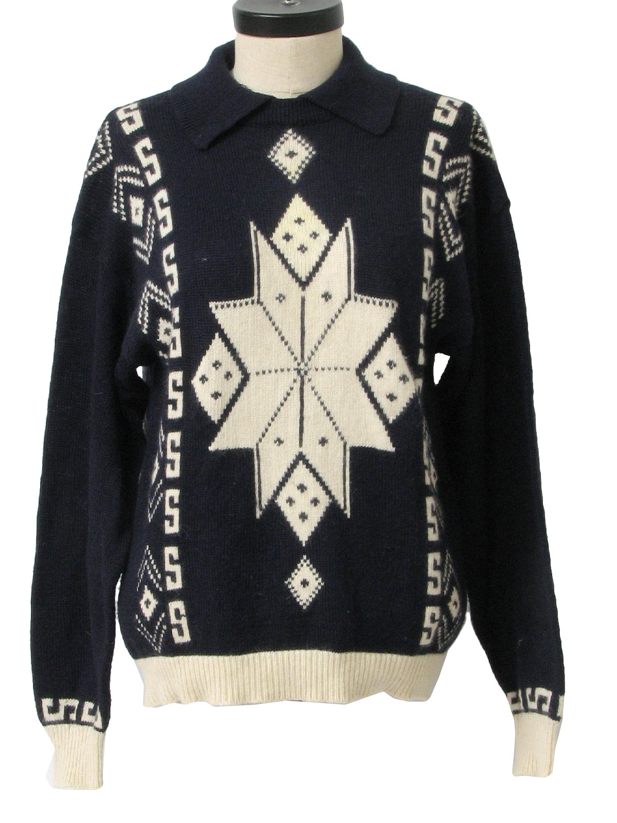 90s -Pas- Womens navy blue and off white snowflake print, longsleeve, pullover acrylic angora blend ski sweater with fold over collar.