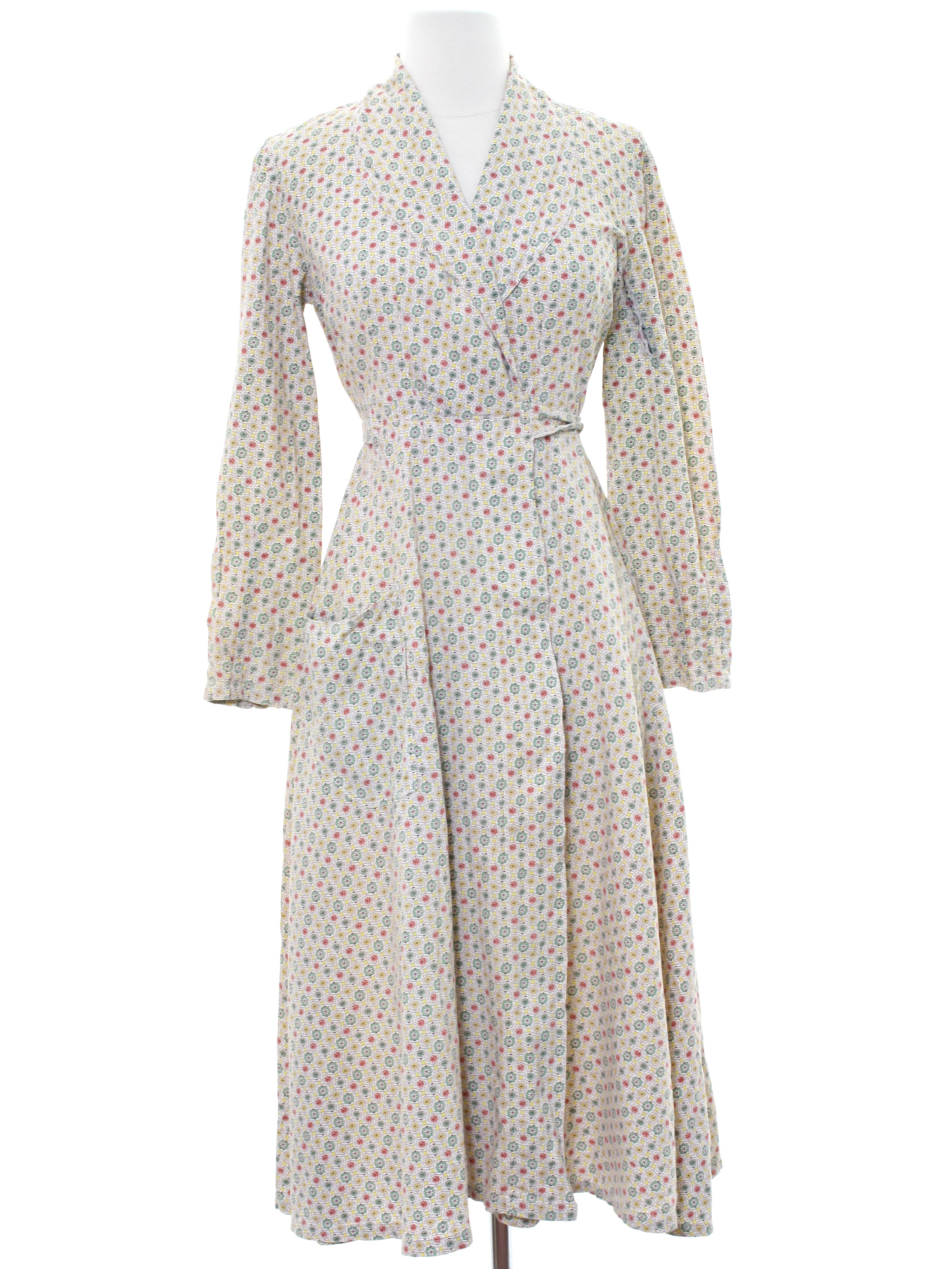 Vintage home sewn 50 s Womens Robe 50s home sewn Womens white