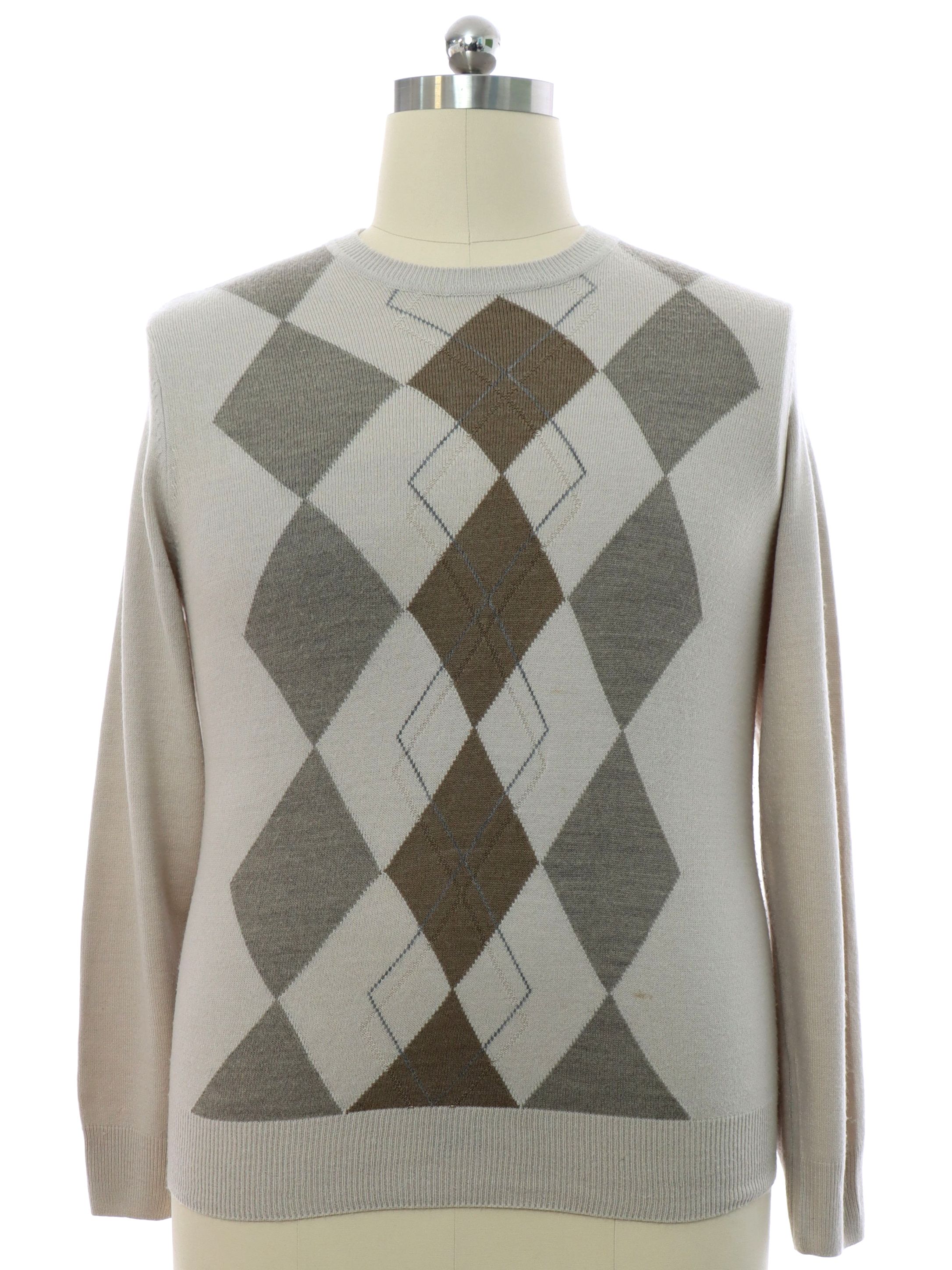 Sweater 90s Dockers Mens beige acrylic pullover longsleeve sweater with ribbed knit round. Featuring Argyle print in shades of brown olive green and gray. Plain on back. Made in China. Size label