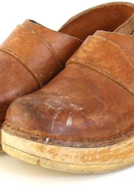 Multnomah on sale leather clogs