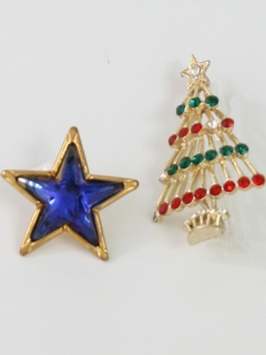 1980's Womens Accessories - Christmas Broaches